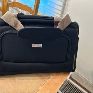 Chaps Voyager Collection 16” Deluxe Stylish Men's Bag